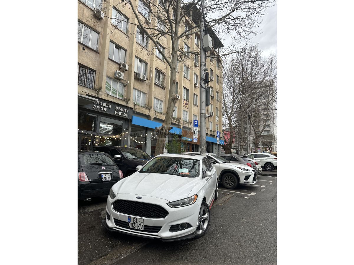 Ford Fusion - фото 1