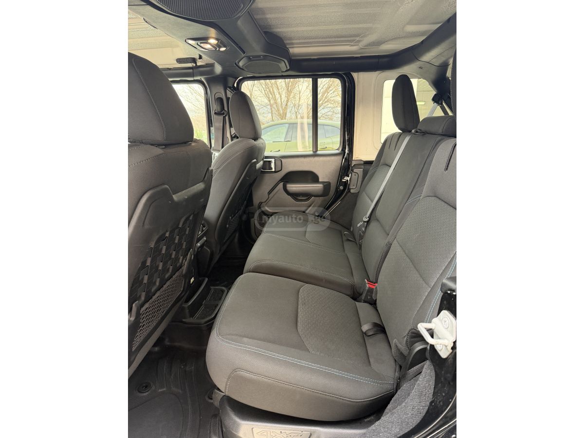 Jeep Rubicon 4dr 4x4 Automatic — миниатюра 11