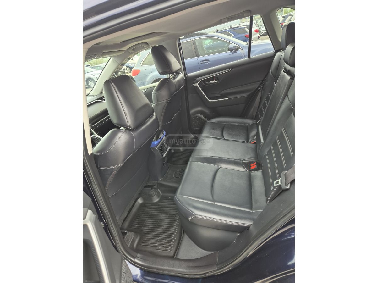 Toyota Rav 4 - фото 6