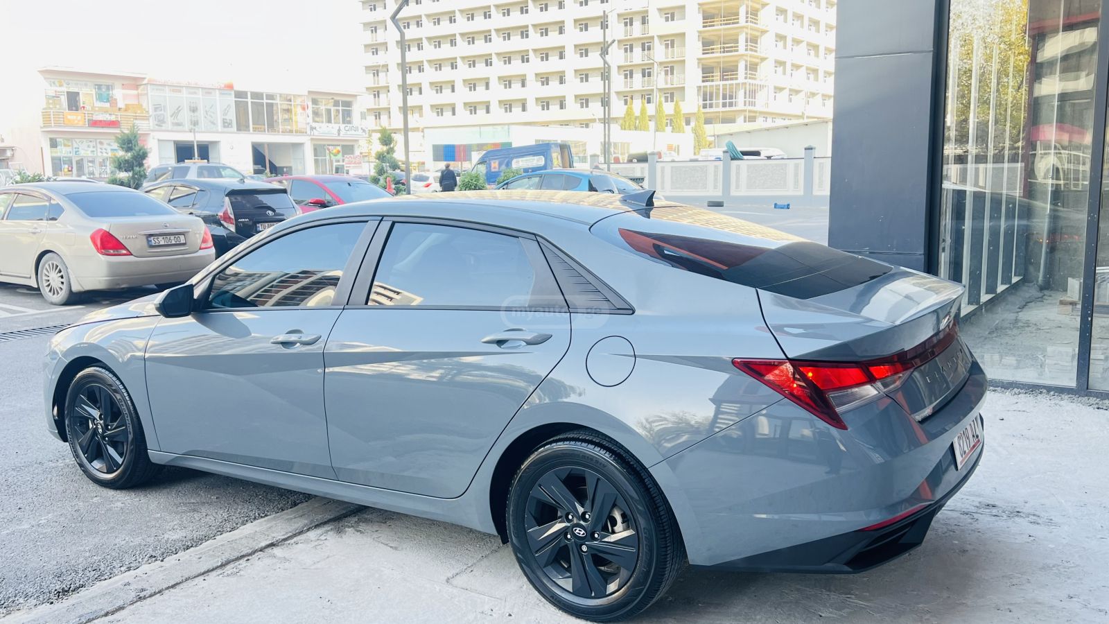 Hyundai Elantra - фото 2
