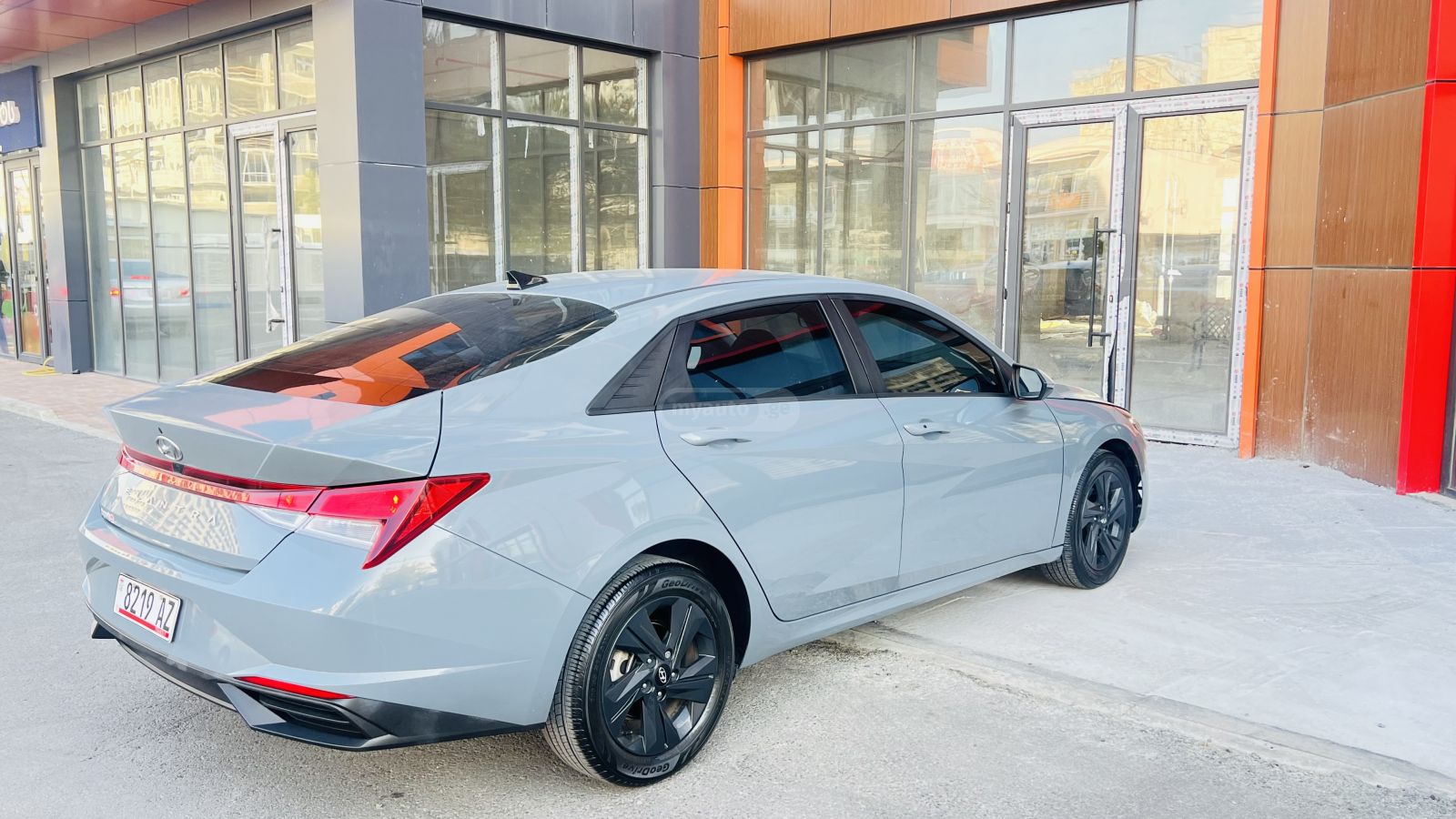 Hyundai Elantra - фото 3