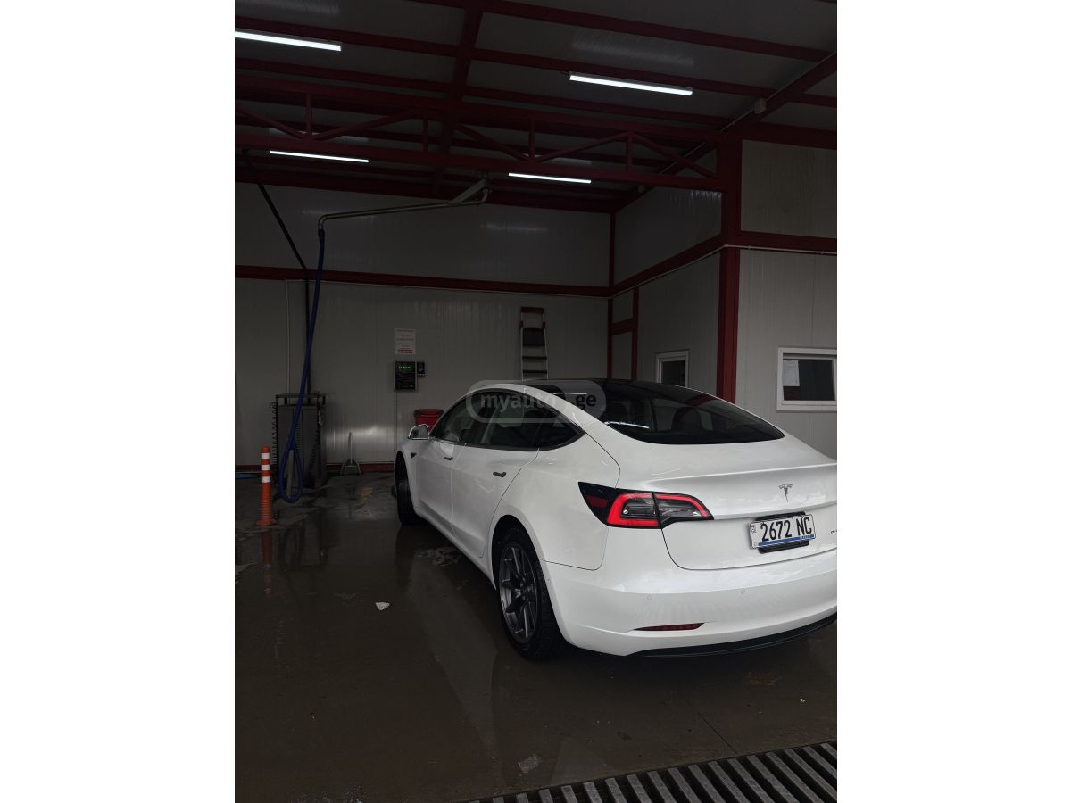 Tesla Model 3 - фото 2