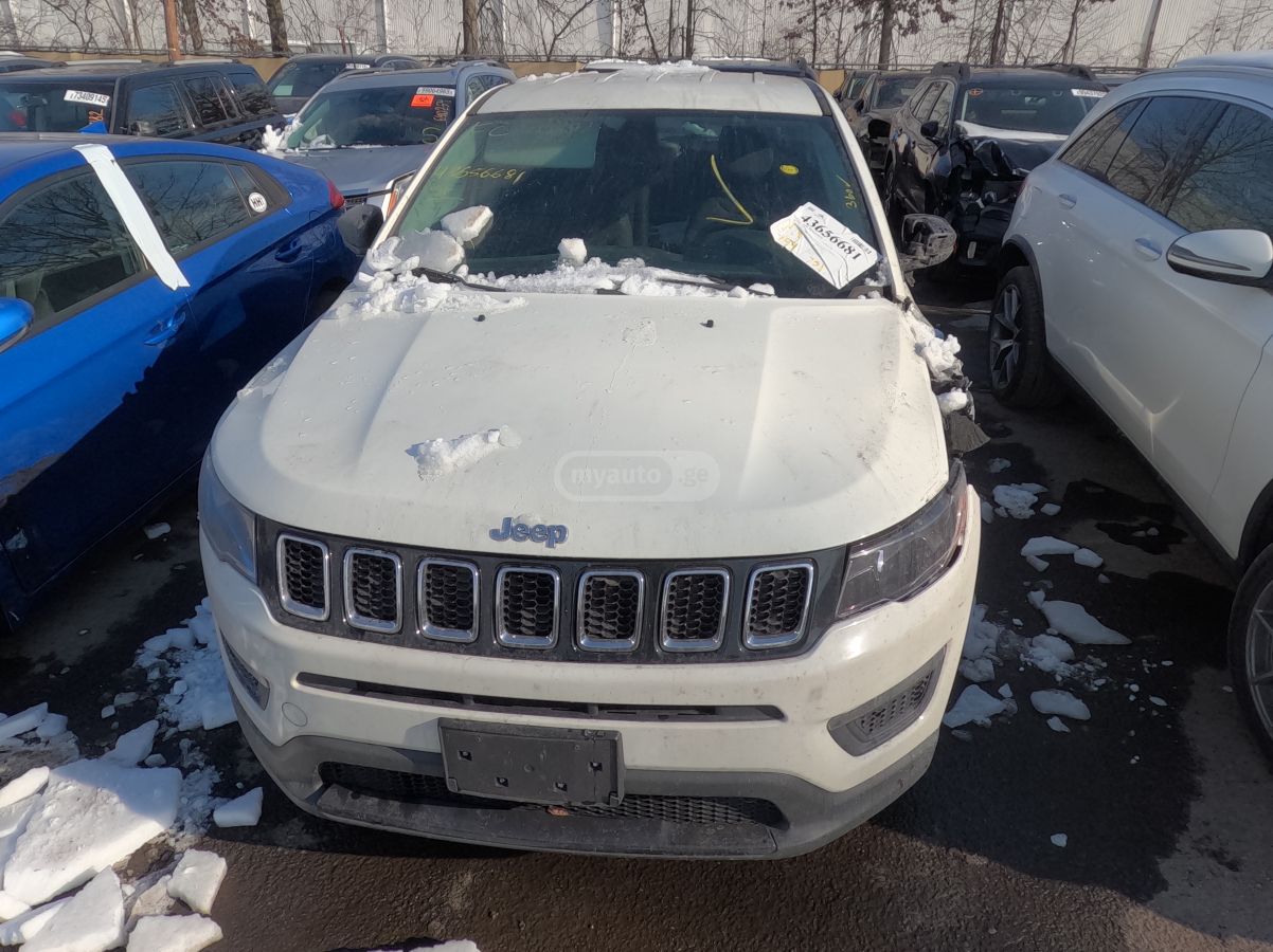 Jeep Compass - фото 1