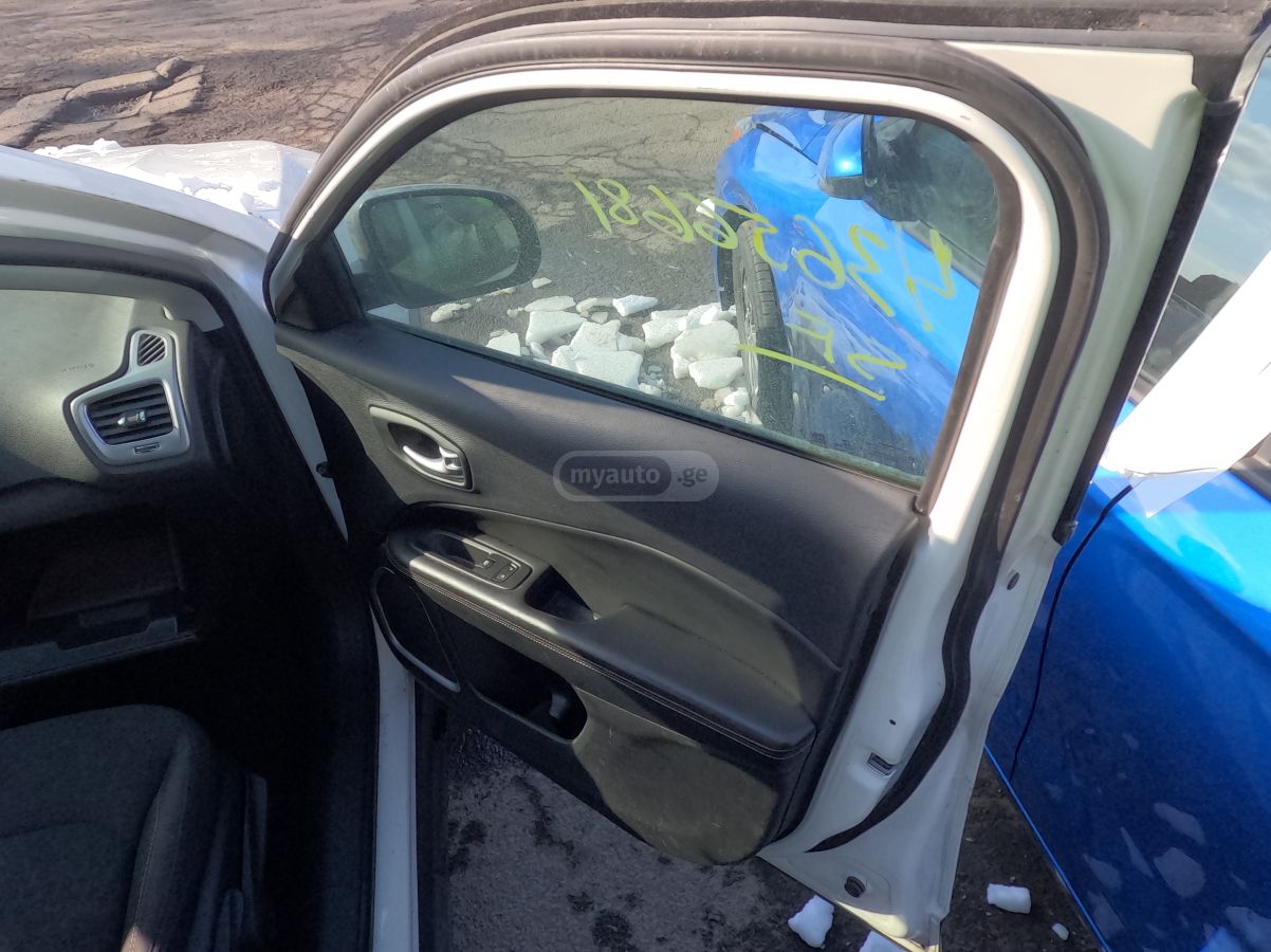 Jeep Compass - фото 11