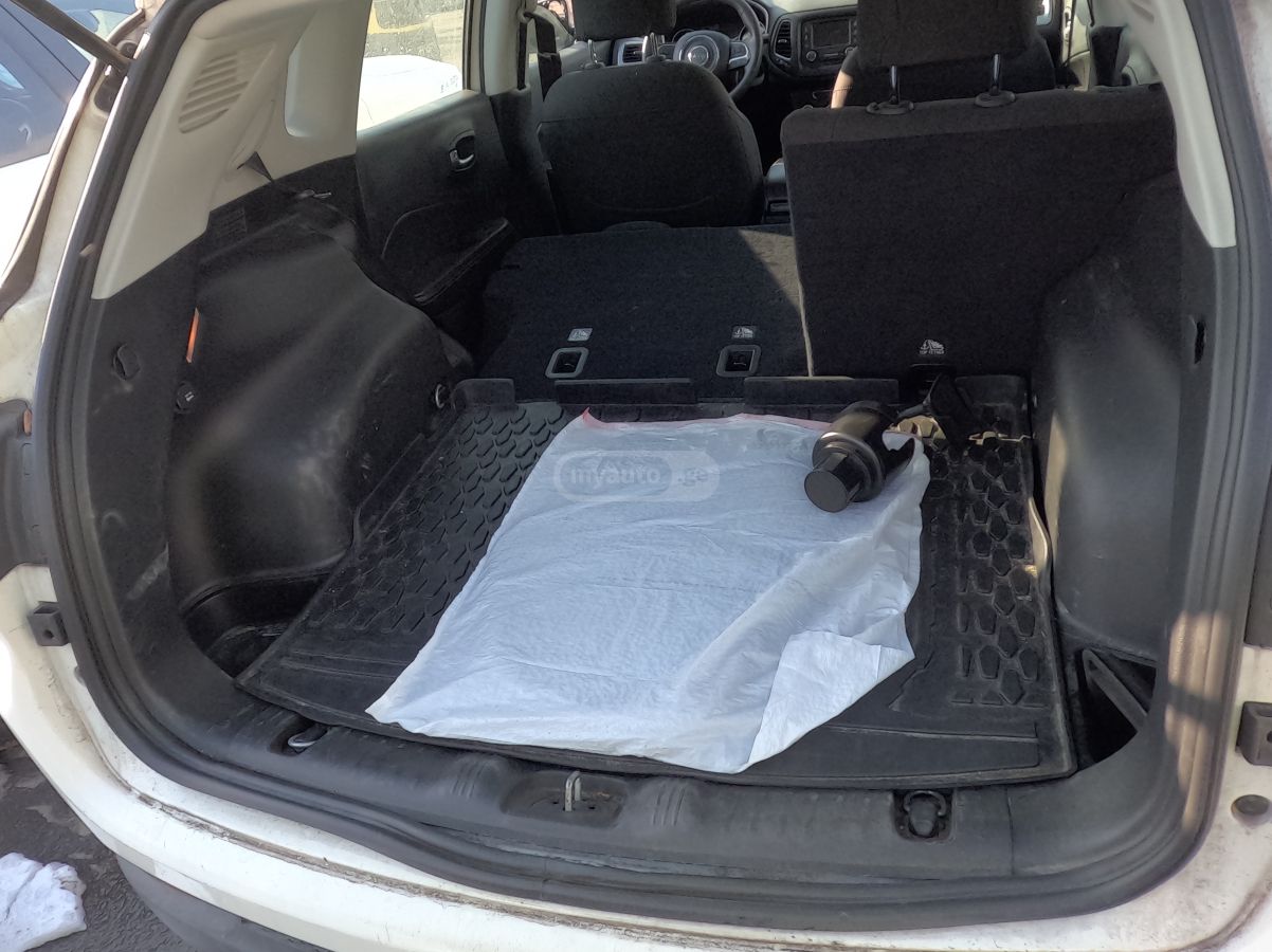 Jeep Compass - фото 9