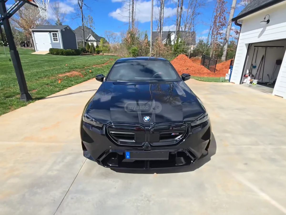 BMW M5 - фото 1