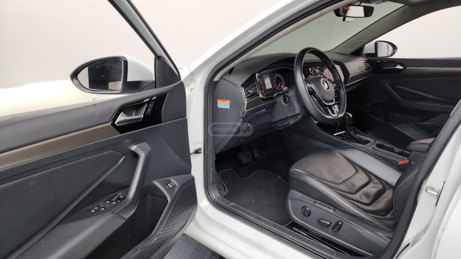 Volkswagen Jetta - фото 12