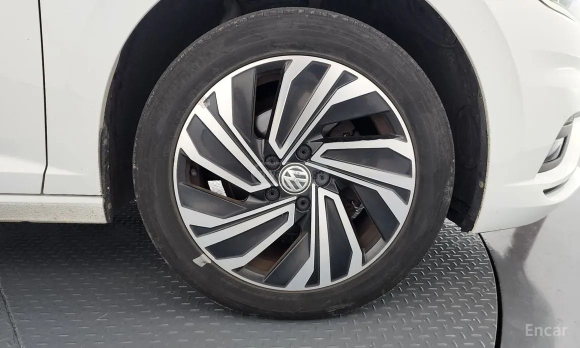 Volkswagen Jetta - фото 2