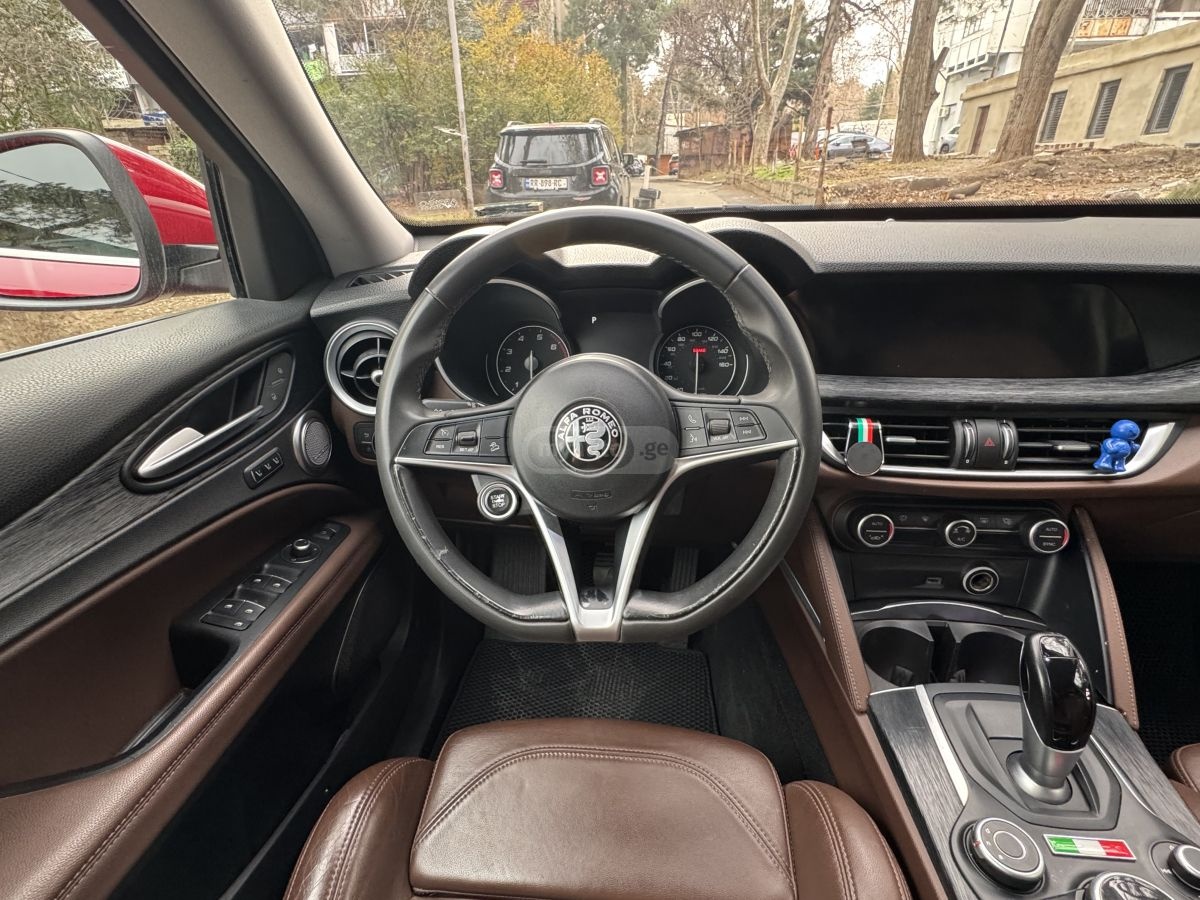 Alfa Romeo Stelvio - фото 11