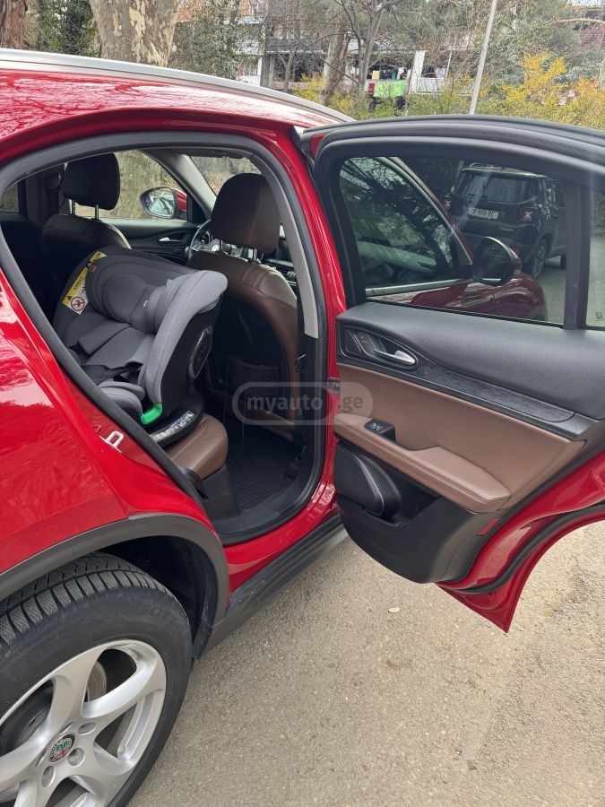 Alfa Romeo Stelvio - фото 4