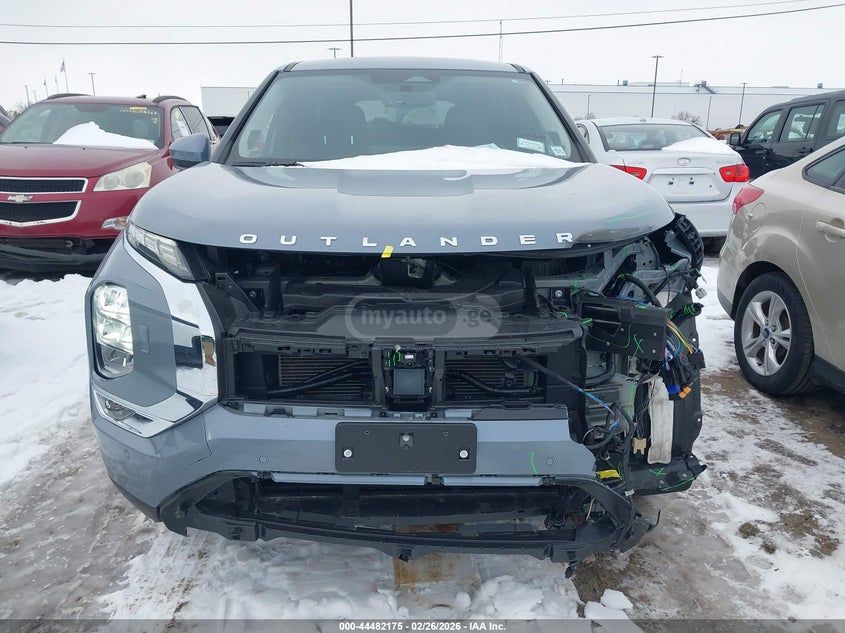 Mitsubishi Outlander 2025 — миниатюра 12