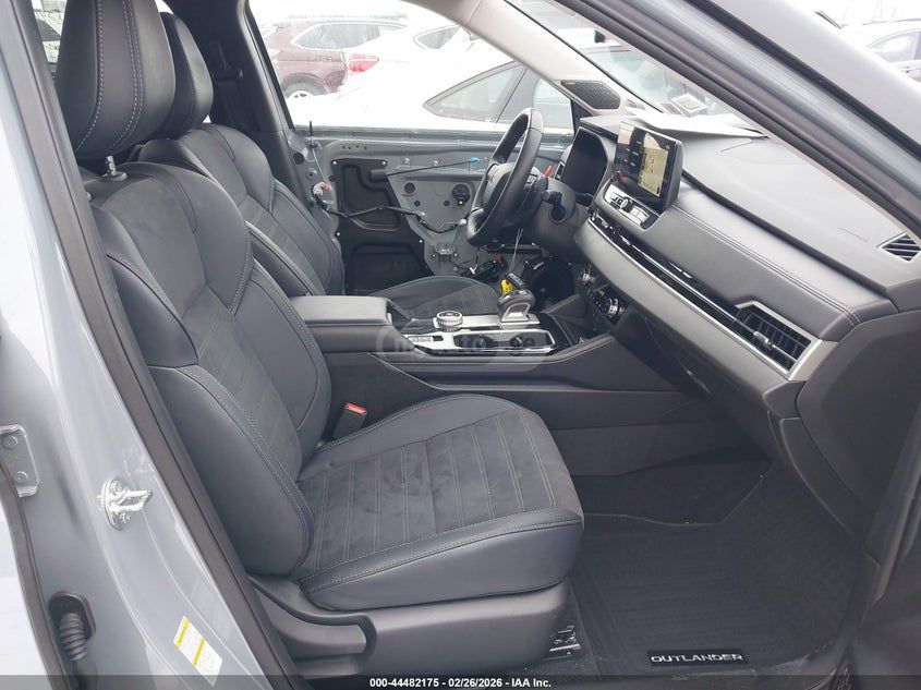 Mitsubishi Outlander 2025 — миниатюра 5