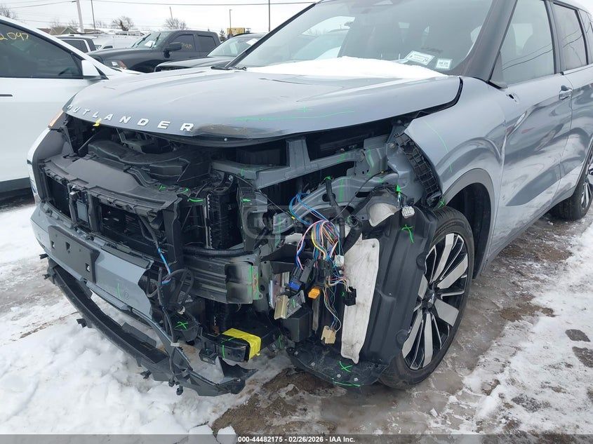 Mitsubishi Outlander 2025 — миниатюра 6