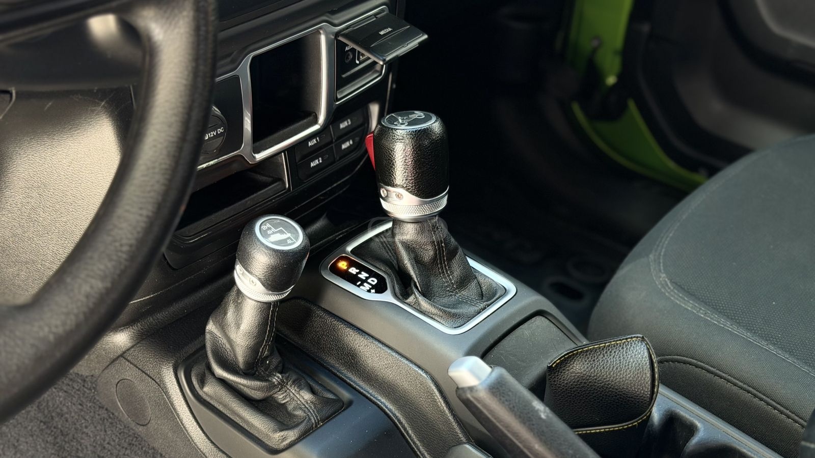 Jeep Wrangler - фото 8