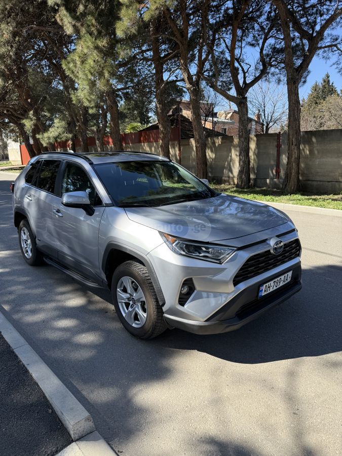 Toyota RAV 4 - фото 1