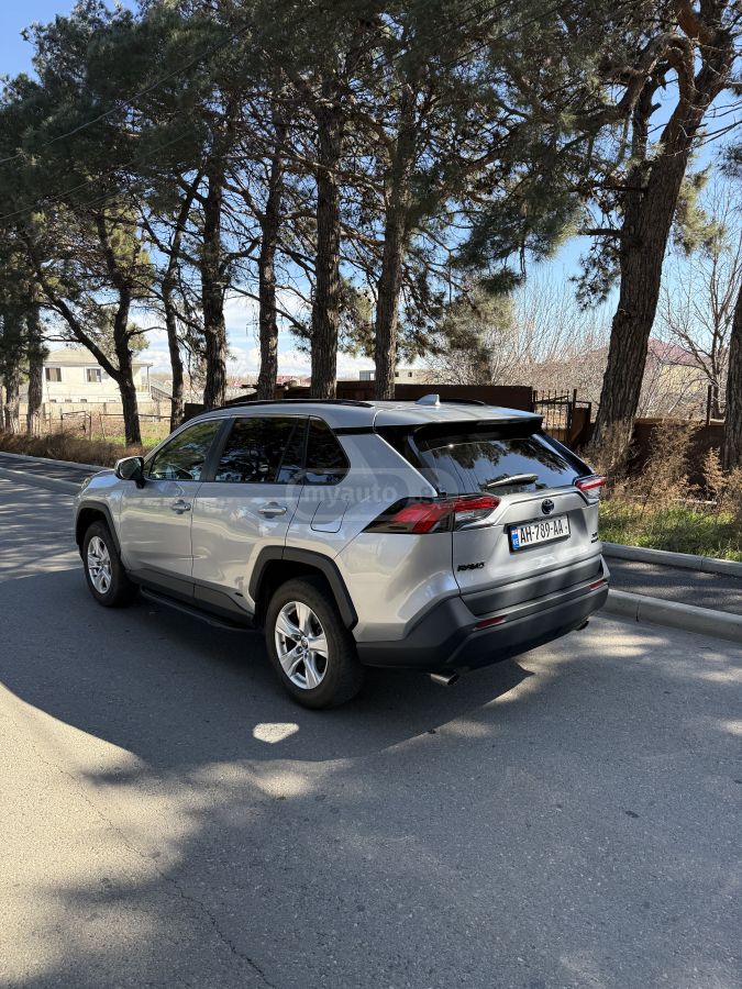 Toyota RAV 4 - фото 2