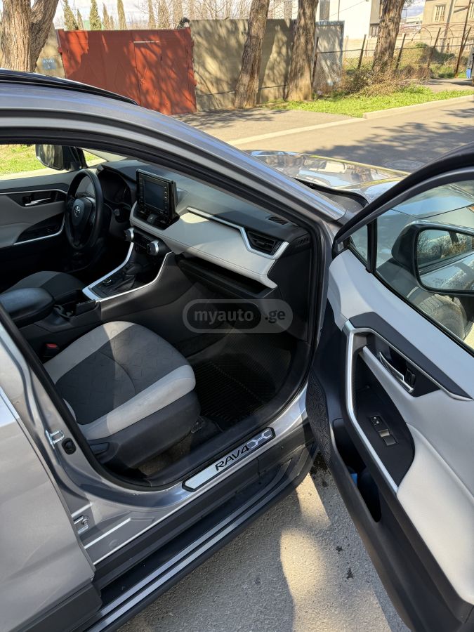 Toyota RAV 4 - фото 9