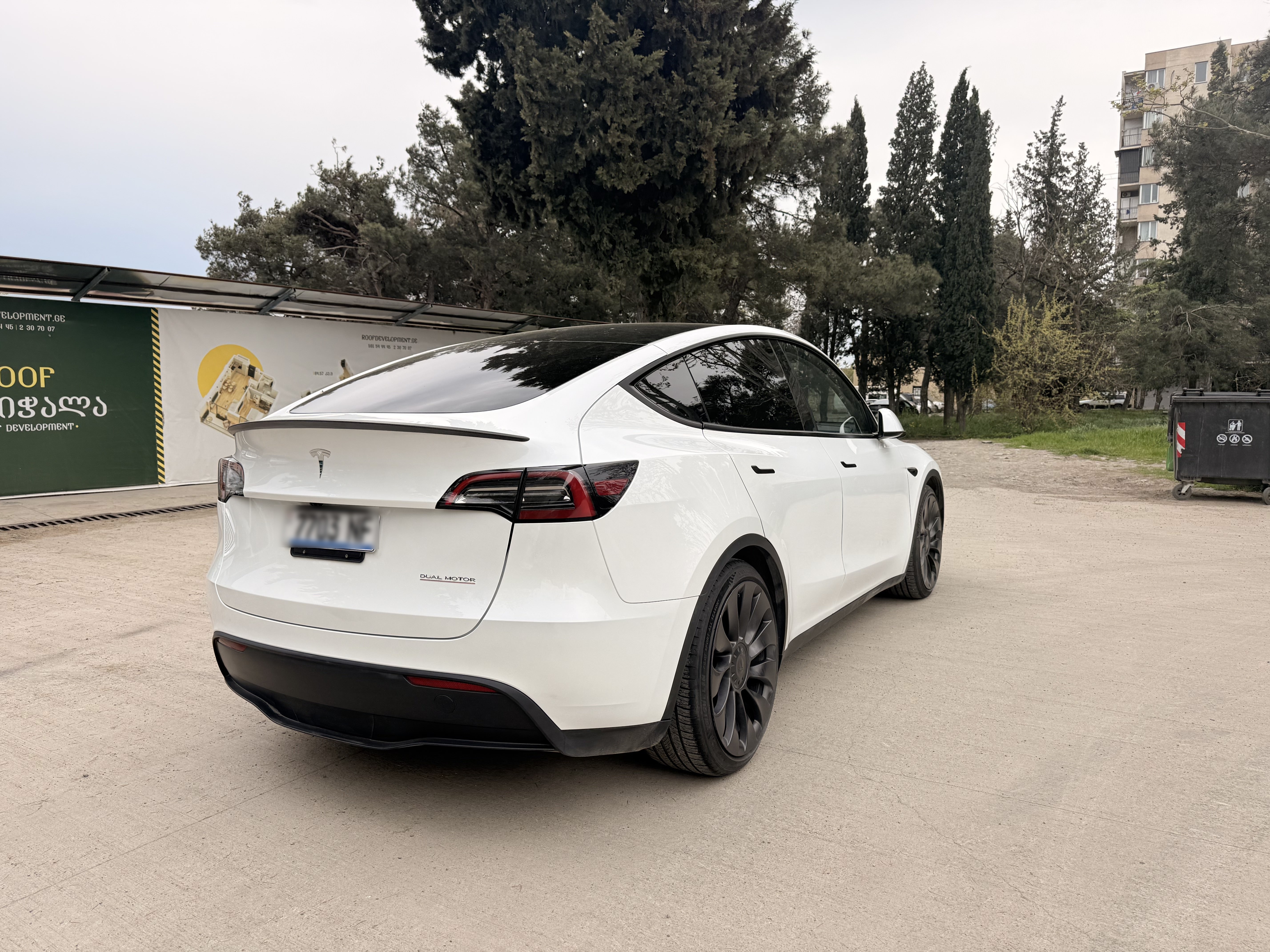 Tesla Model Y - фото 1