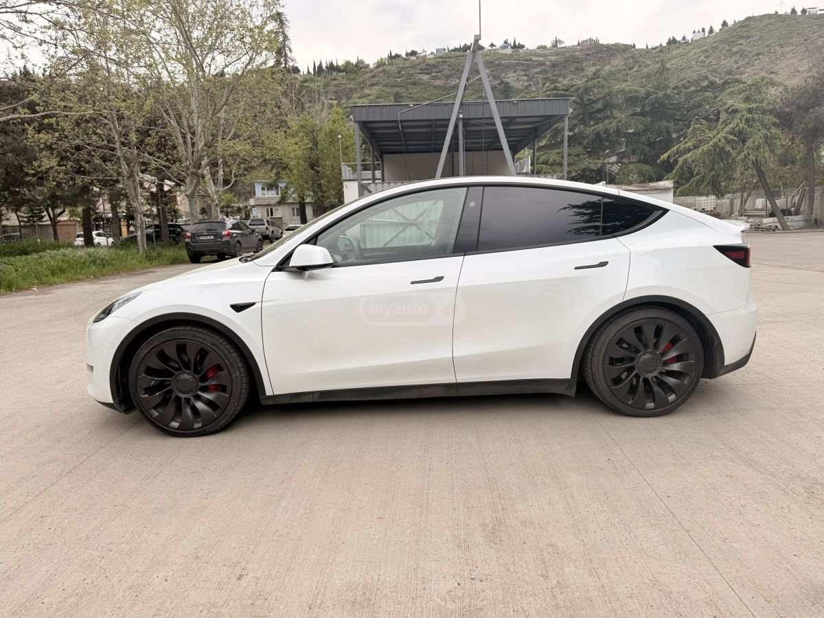 Tesla Model Y - фото 5