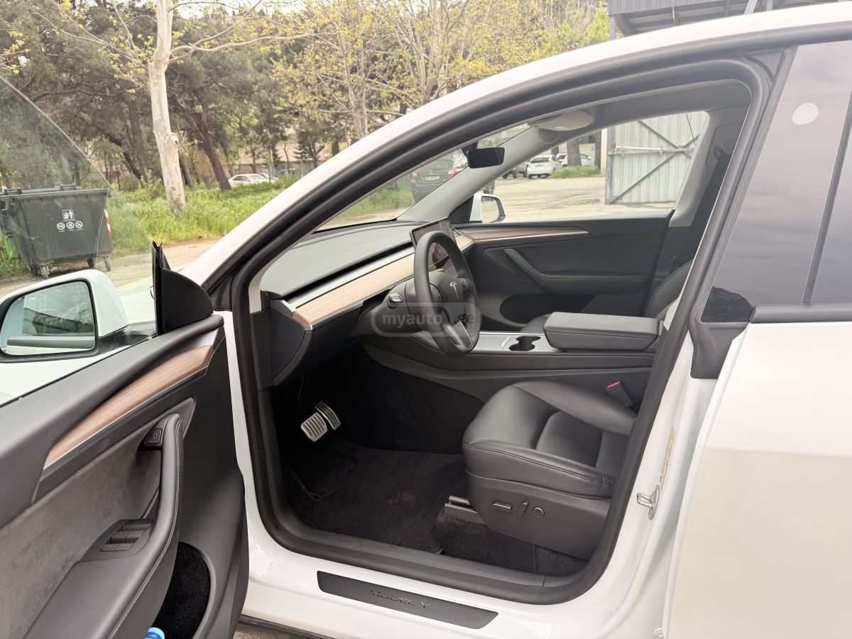 Tesla Model Y - фото 6