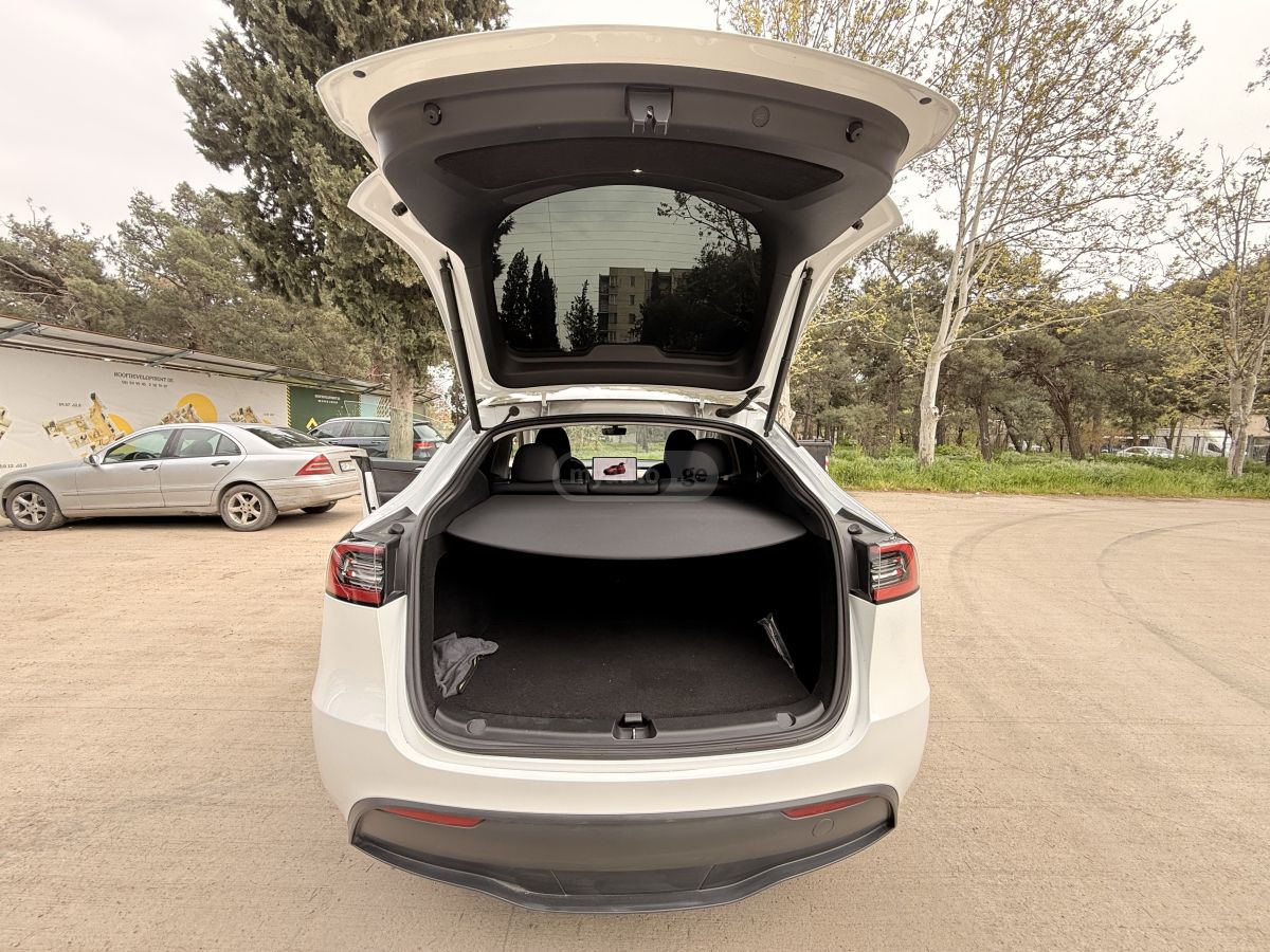Tesla Model Y - фото 9