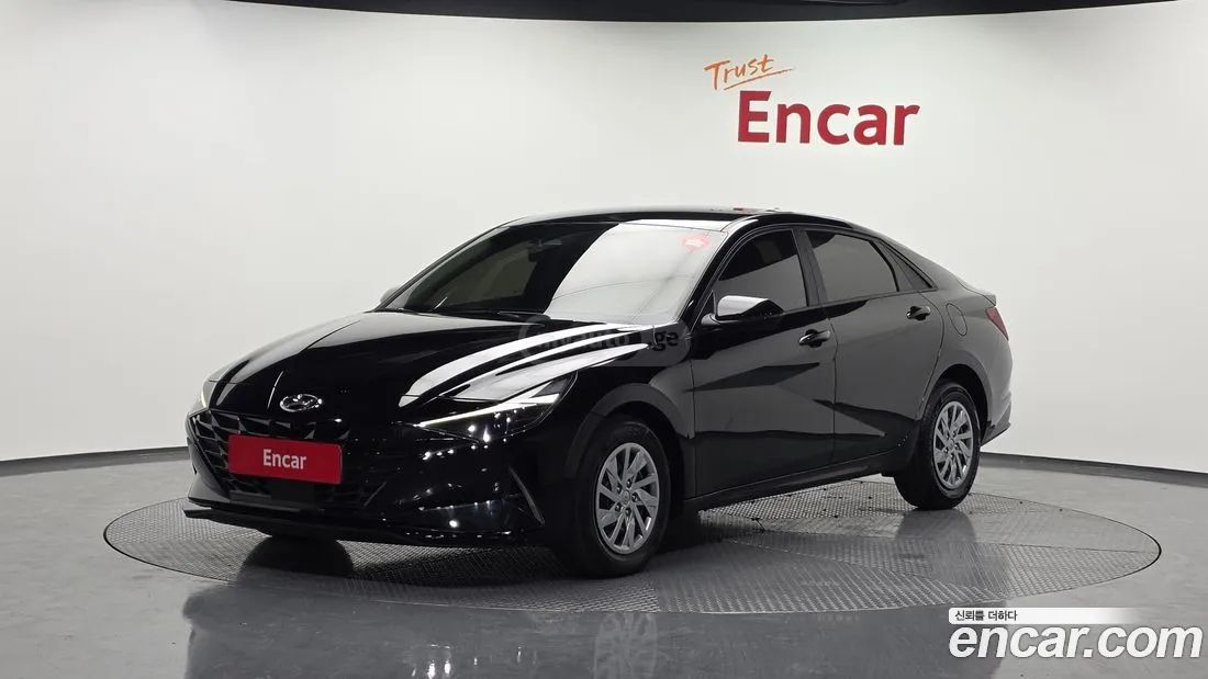 Hyundai Elantra - фото 1