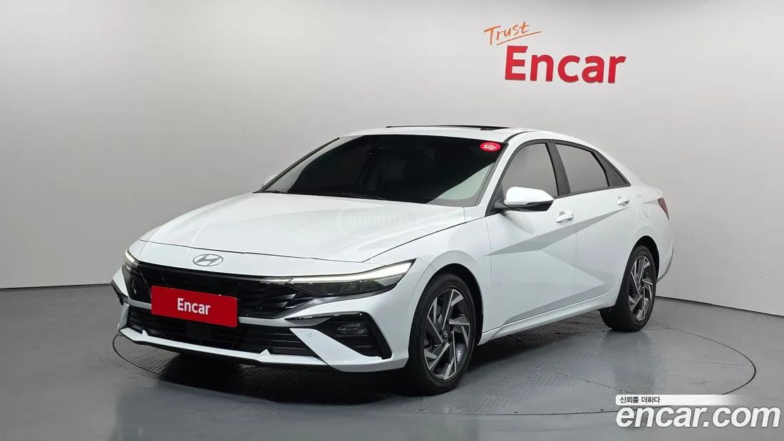 Hyundai Elantra - фото 1