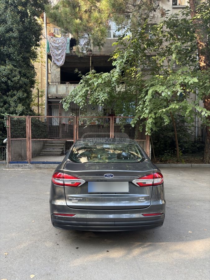 Ford Fusion - фото 1