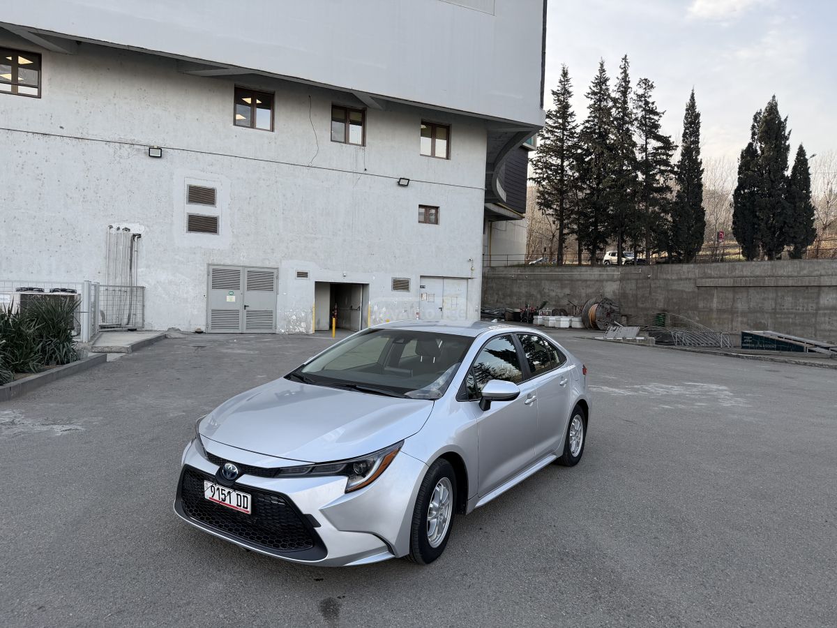Toyota LE 4dr Sedan CVT — миниатюра 1