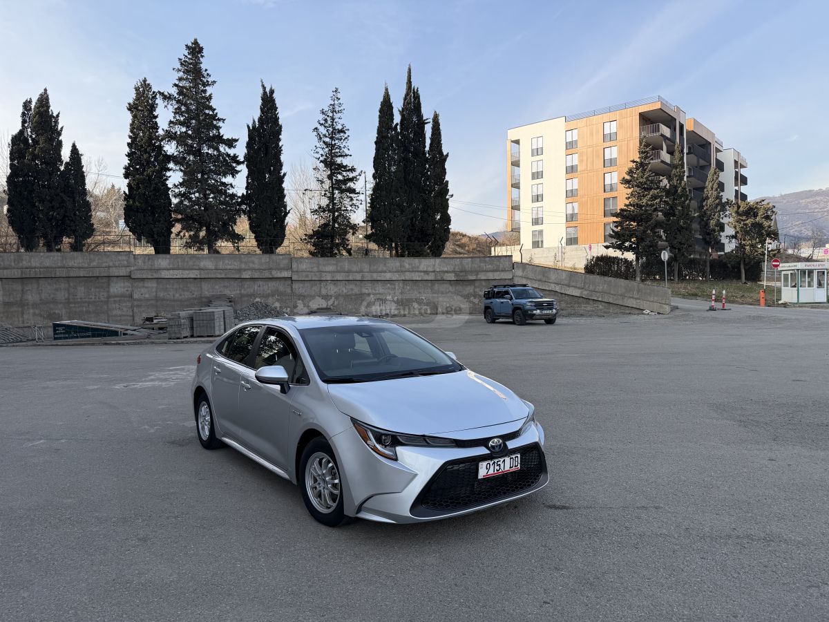 Toyota LE 4dr Sedan CVT — миниатюра 2