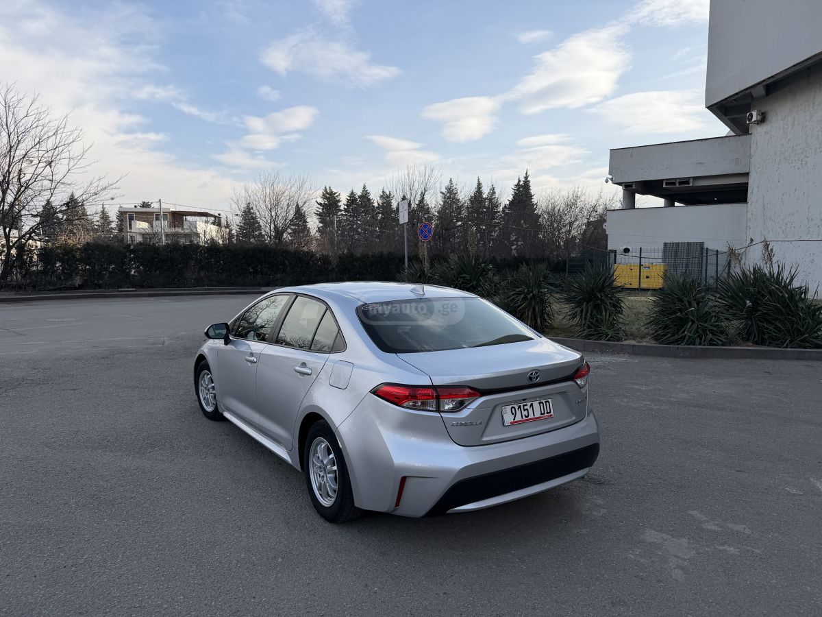 Toyota LE 4dr Sedan CVT — миниатюра 4
