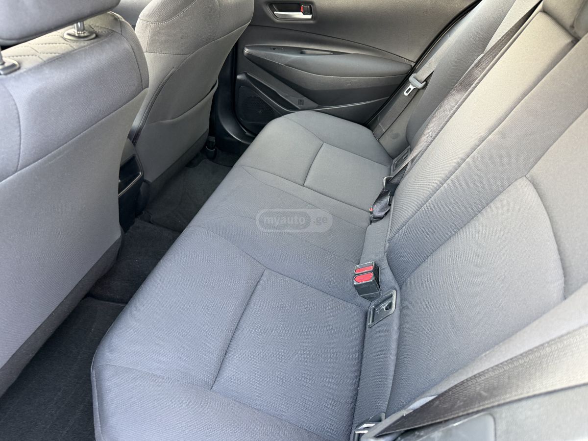 Toyota LE 4dr Sedan CVT — миниатюра 5