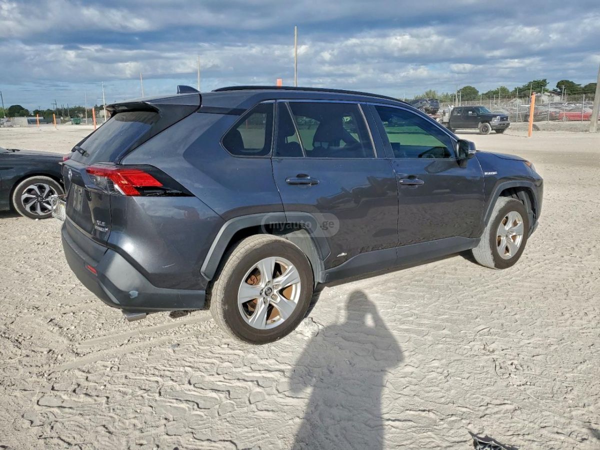 Toyota RAV 4 - фото 3