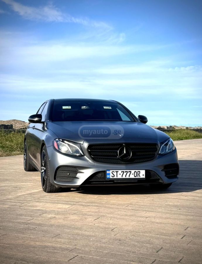 Mercedes-Benz E 300 - фото 1