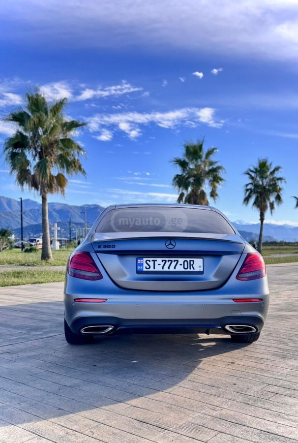 Mercedes-Benz E 300 - фото 4