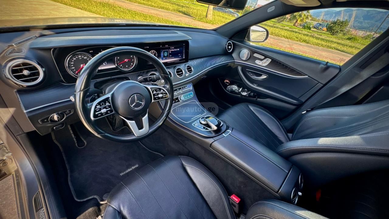 Mercedes-Benz E 300 - фото 6