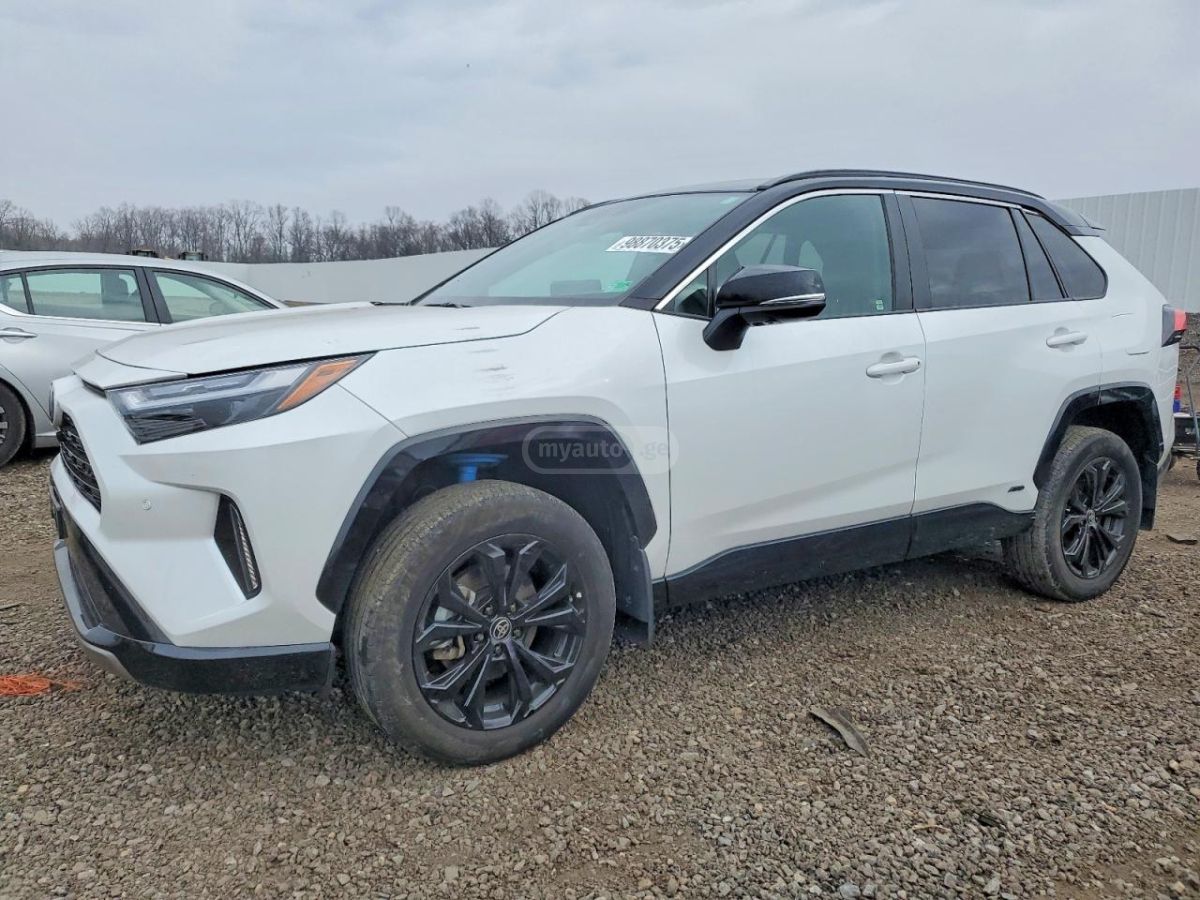 Toyota RAV 4 - фото 1