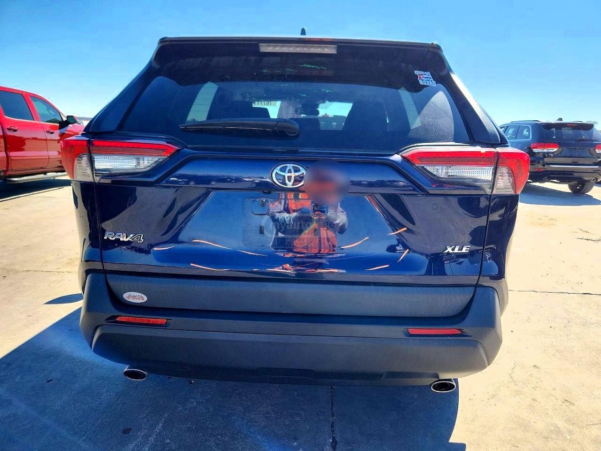 Toyota XLE Premium 4dr Front-Wheel Dr — миниатюра 6