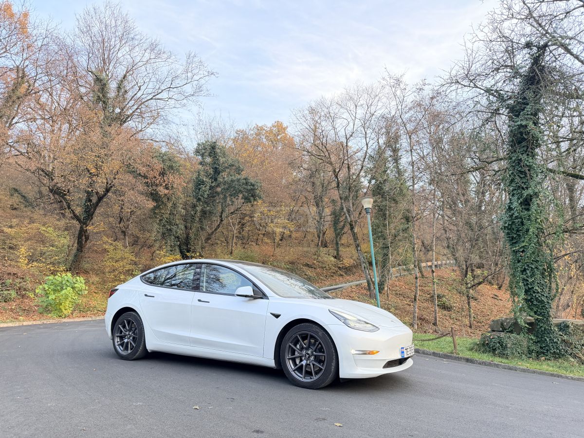 Tesla Model 3 - фото 4