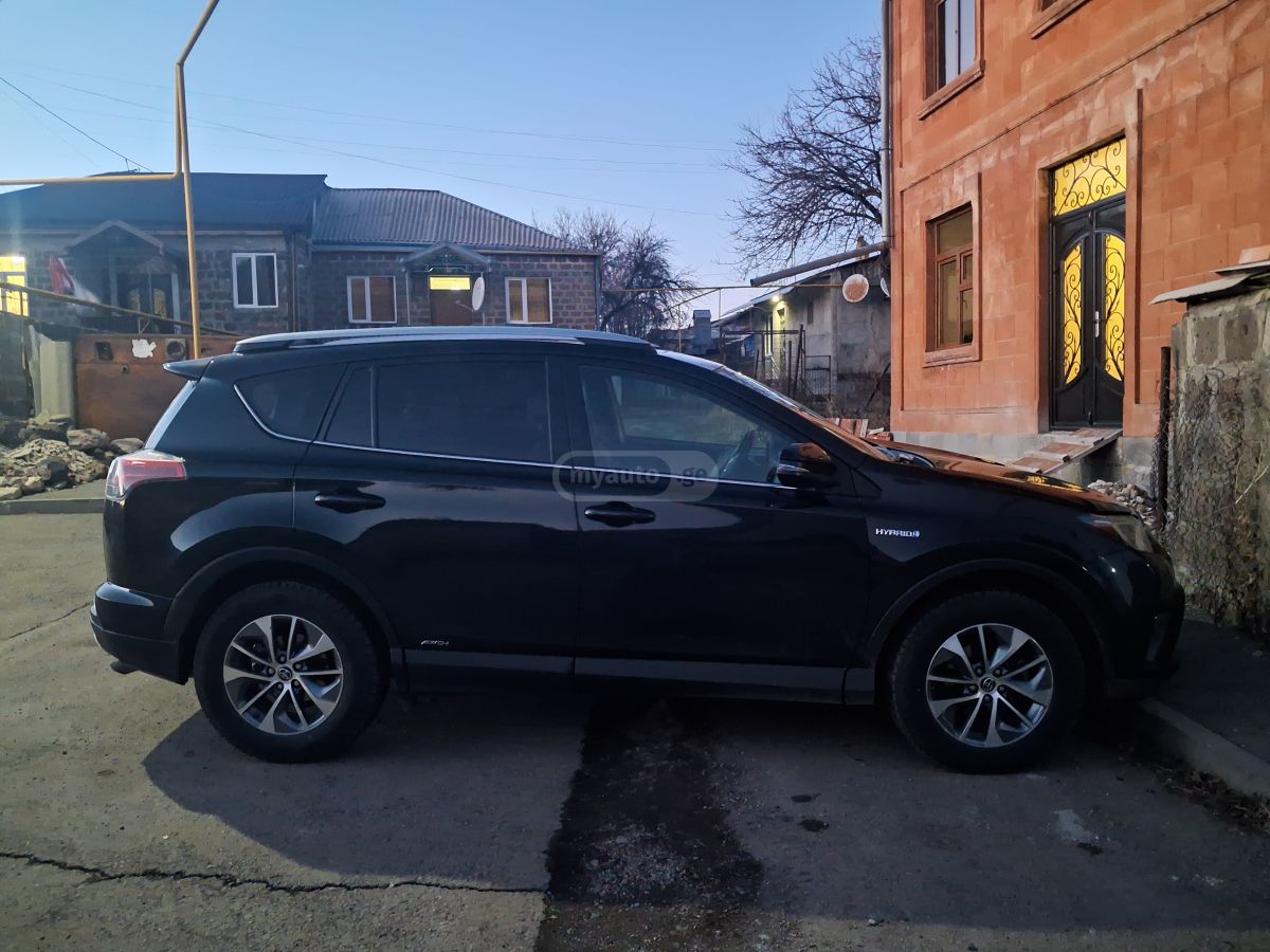 Toyota RAV 4 - фото 1