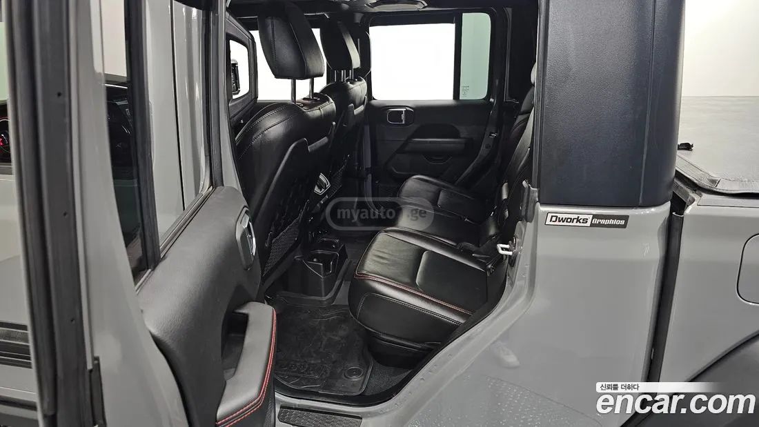 Jeep Gladiator - фото 11