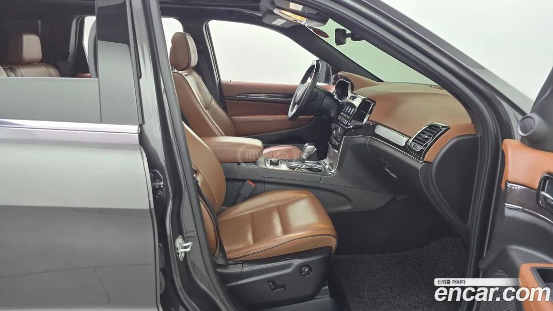 Jeep Grand Cherokee - фото 11