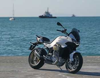 Moto Guzzi v100 mandello 