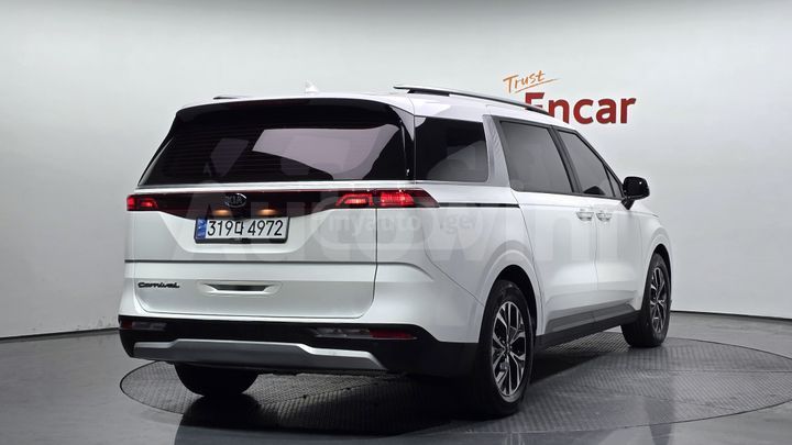 Kia Sedona - фото 1