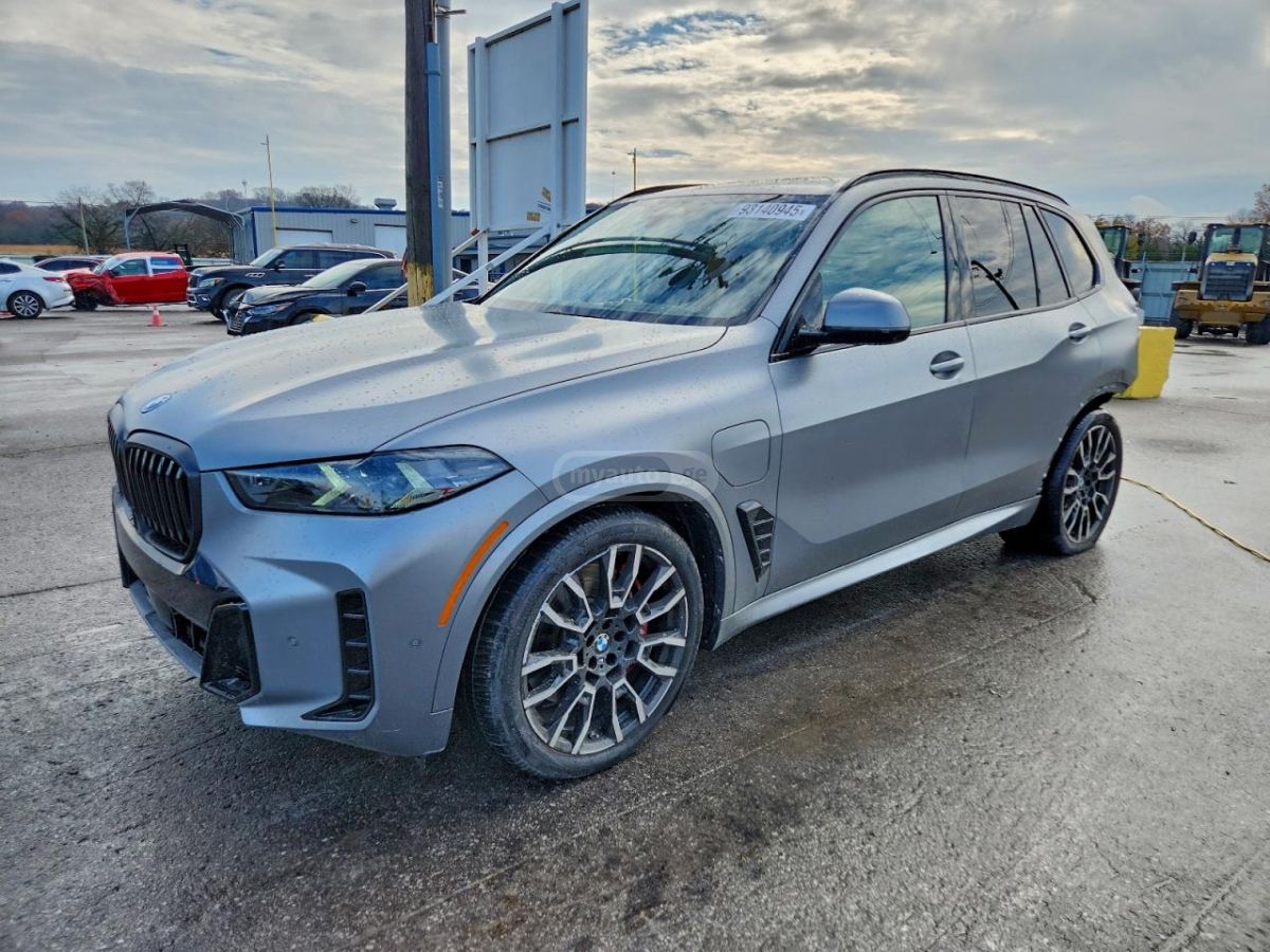 BMW X5 - фото 1