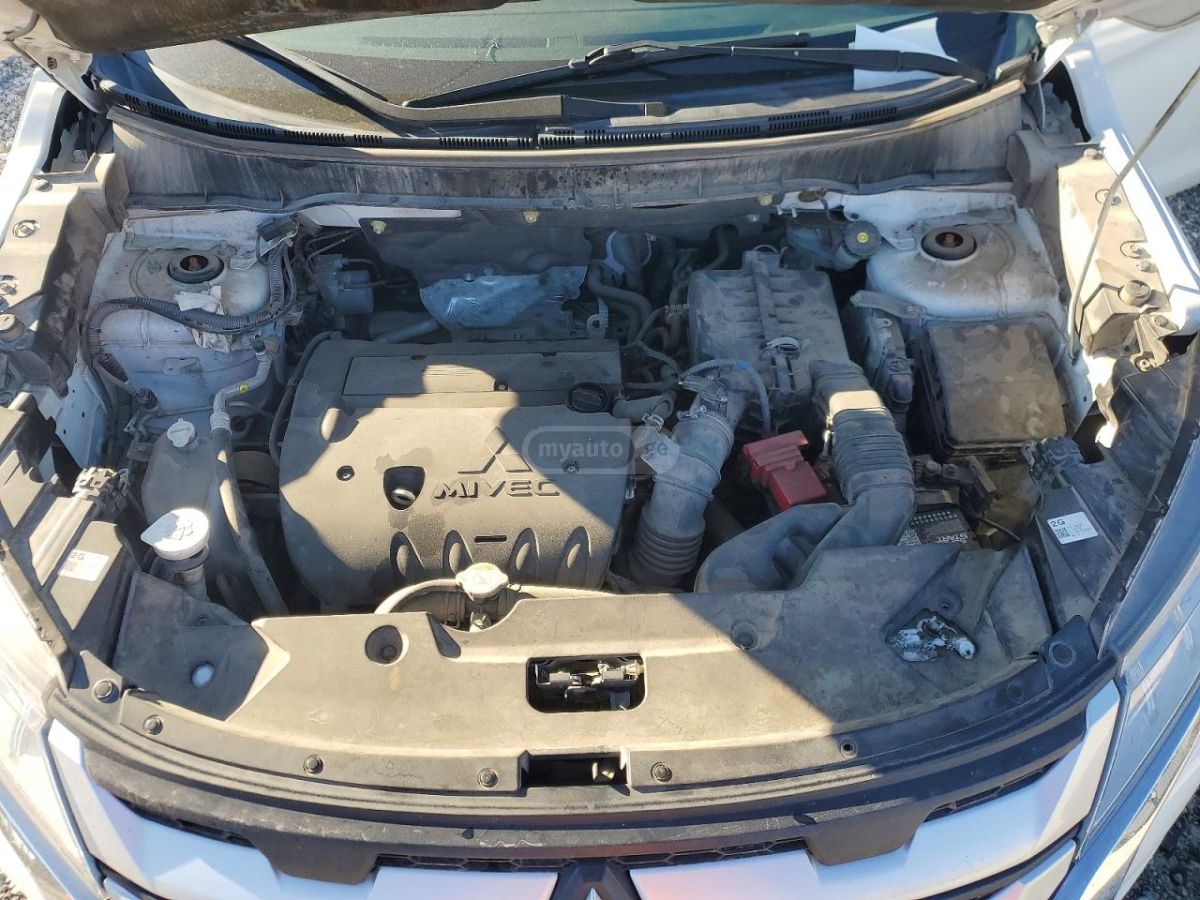 Mitsubishi Outlander - фото 11