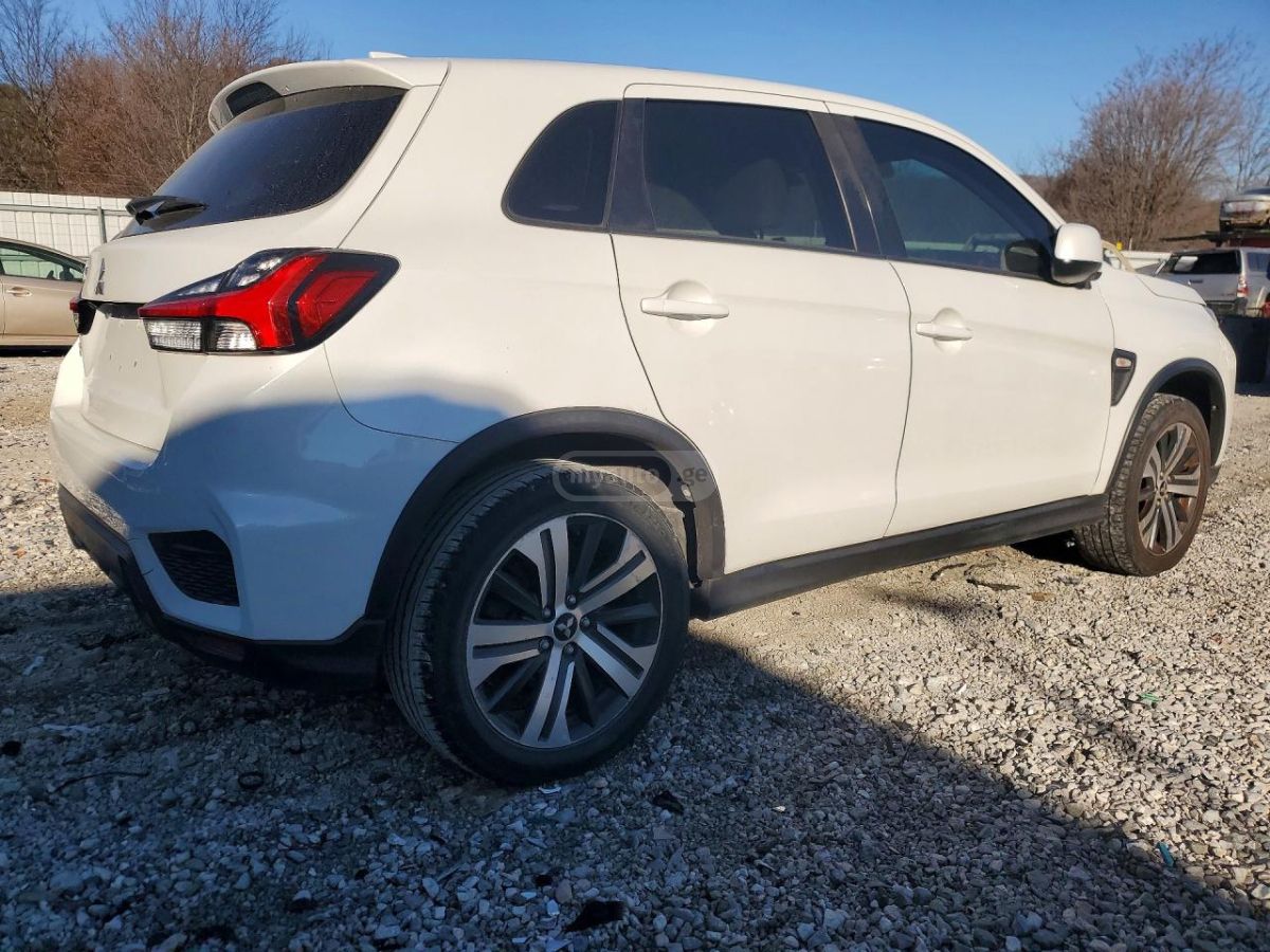 Mitsubishi Outlander - фото 3