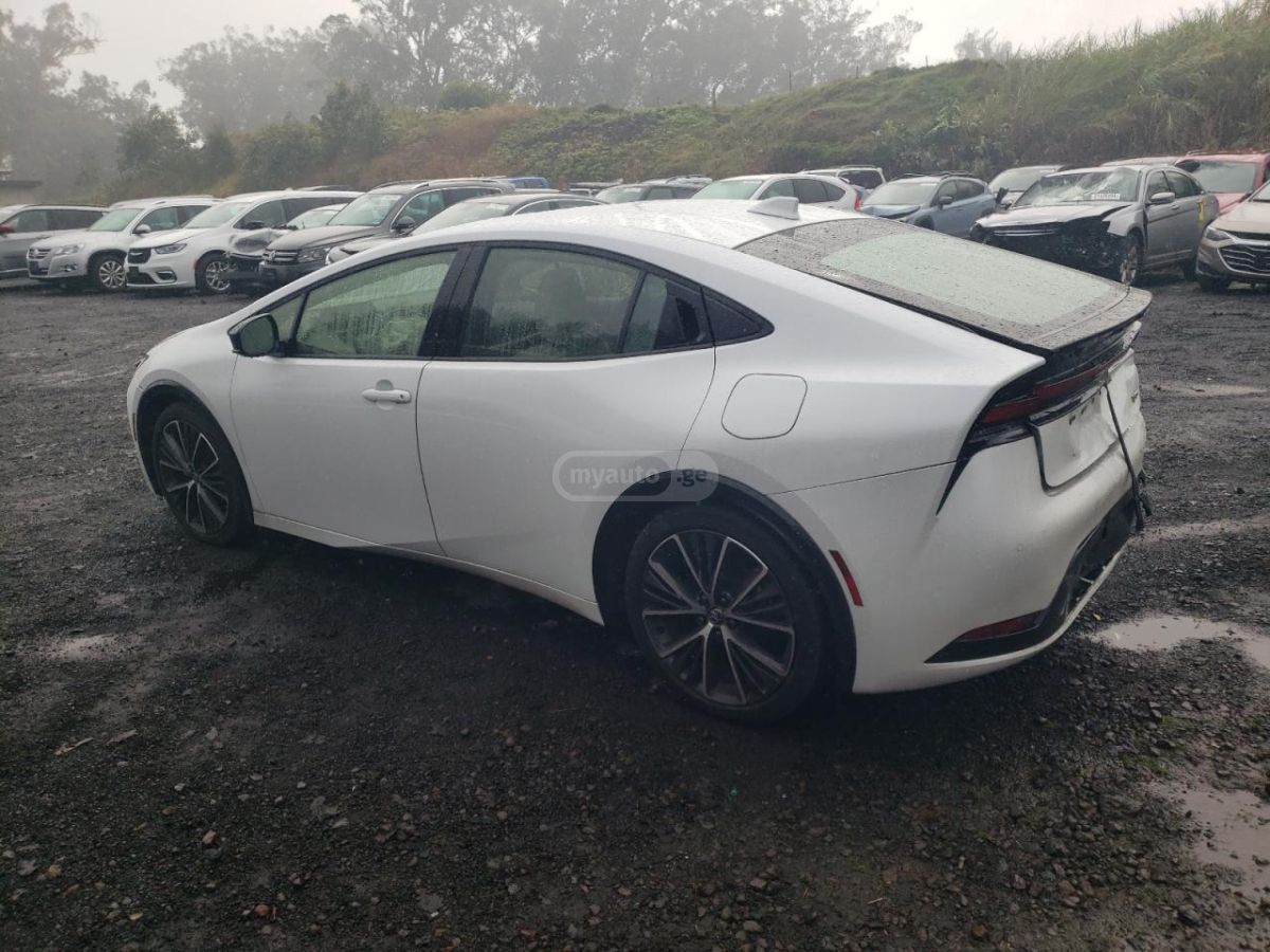 Toyota Prius - фото 2