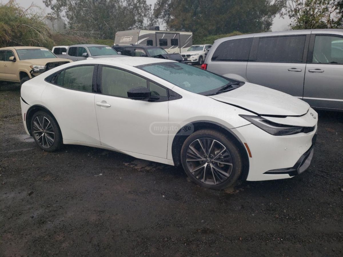 Toyota Prius - фото 4