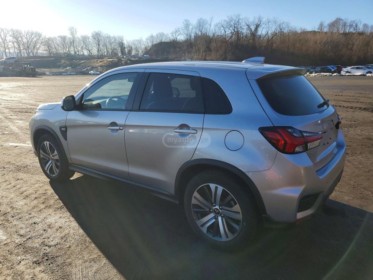 Mitsubishi Outlander - фото 2